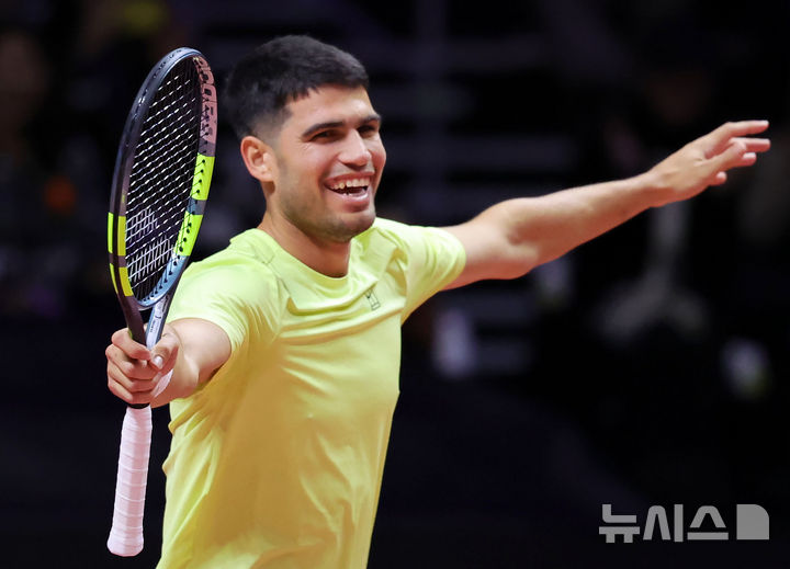 [인천=뉴시스] 홍효식 기자 = 카를로스 알카라스가 9일 오후 인천 중구 인스파이어 아레나에서 열린 '현대카드 슈퍼매치 14'에서 얀니크 신네르와 경기 도중 득점에 기뻐하고 있다. 2026.01.09. yesphoto@newsis.com