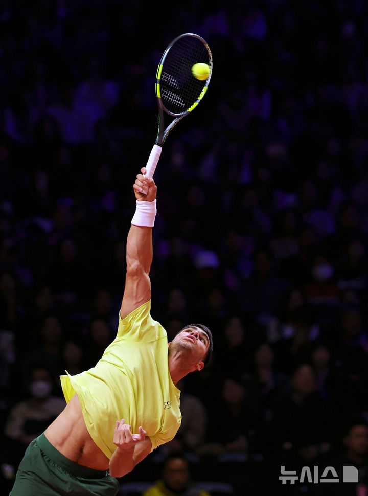 [인천=뉴시스] 홍효식 기자 = 카를로스 알카라스가 9일 오후 인천 중구 인스파이어 아레나에서 열린 '현대카드 슈퍼매치 14'에서 얀니크 신네르와 경기하고 있다. 2026.01.09. yesphoto@newsis.com