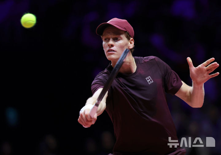 [인천=뉴시스] 홍효식 기자 = 얀니크 신네르가 9일 오후 인천 중구 인스파이어 아레나에서 열린 '현대카드 슈퍼매치 14'에서 카를로스 알카라스와 경기하고 있다. 2026.01.09. yesphoto@newsis.com