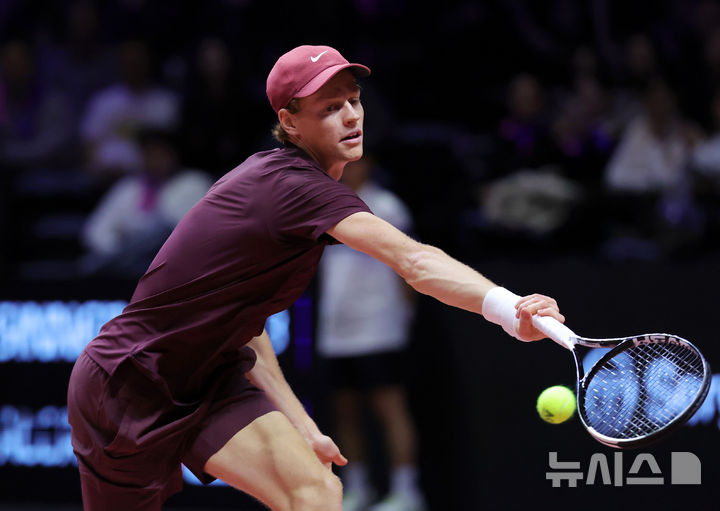 [인천=뉴시스] 홍효식 기자 = 얀니크 신네르가 9일 오후 인천 중구 인스파이어 아레나에서 열린 '현대카드 슈퍼매치 14'에서 카를로스 알카라스와 경기하고 있다. 2026.01.09. yesphoto@newsis.com