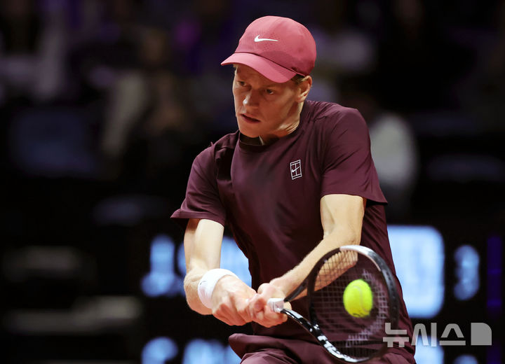 [인천=뉴시스] 홍효식 기자 = 얀니크 신네르가 9일 오후 인천 중구 인스파이어 아레나에서 열린 '현대카드 슈퍼매치 14'에서 카를로스 알카라스와 경기하고 있다. 2026.01.09. yesphoto@newsis.com