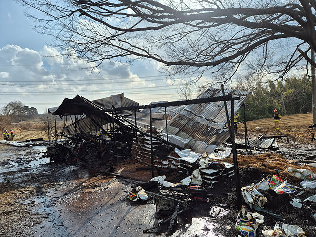 [당진=뉴시스] 지난 10일 오전 10시43분께 충남 당진시 송산면 삼월리 농기계 보관창고에서 불이 나 34분 만에 진화됐다. (사진=당진소방서 제공) 2026.01.11.. photo@newsis.com *재판매 및 DB 금지