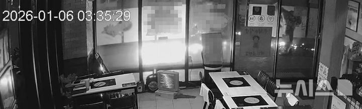[제천=뉴시스] 사건 현장 폐쇄회로(CC)TV 영상 캡처. (영상=독자 제공) 2026.01.11. photo@newsis.com *재판매 및 DB 금지
