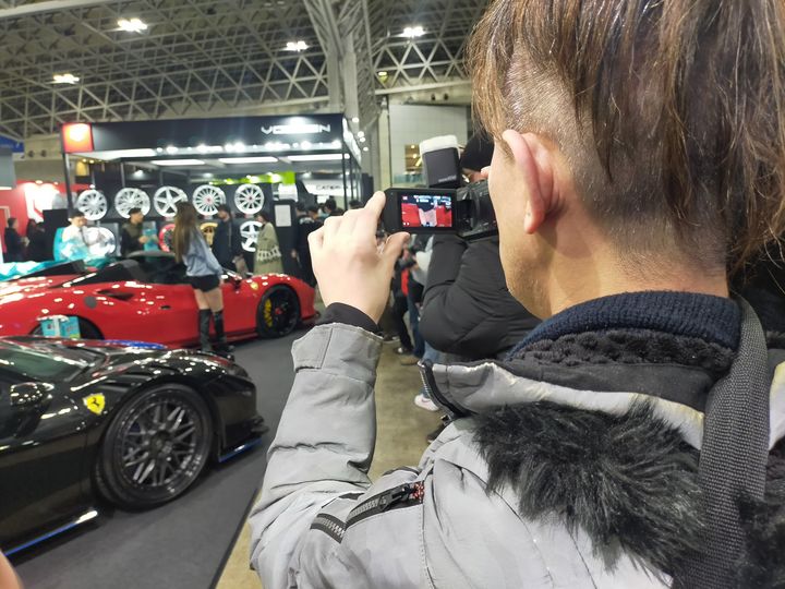 "하반신만 촬영 당해"…日 모델, 도쿄 오토살롱서 피해 호소