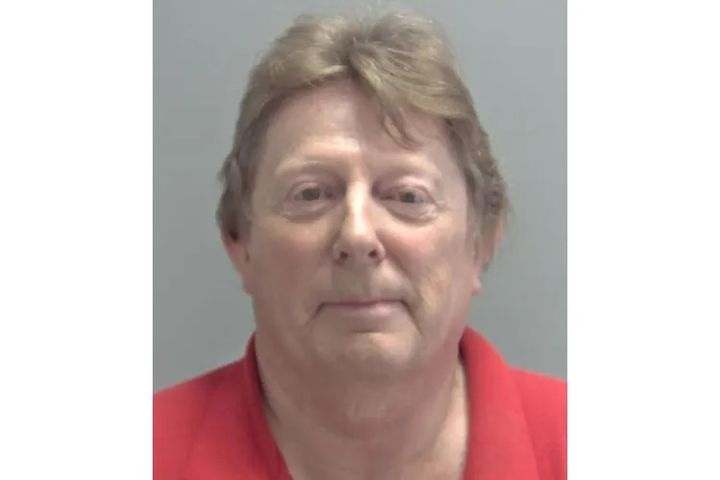 100명 넘는 남성과 성관계 강요한 英 60대男…30년 범행 끝 종신형