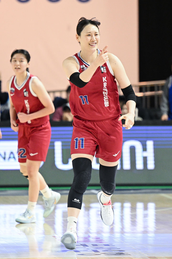 [서울=뉴시스] 여자프로농구 청주 KB국민은행의 강이슬. (사진=WKBL 제공) *재판매 및 DB 금지