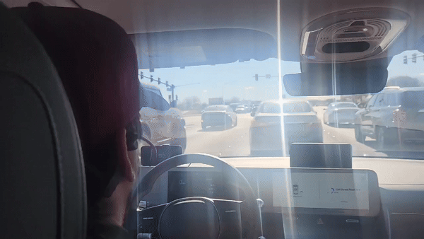 [라스베이거스=뉴시스] 8일(현지시간) 미국 라스베이거스에서 모셔널 로보택시가 좌회전하는 모습. (사진=이창훈 기자) 2026.01.08 photo@newsis.com *재판매 및 DB 금지 *재판매 및 DB 금지