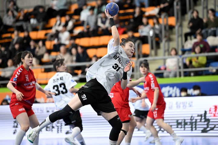 [서울=뉴시스] 여자 핸드볼 삼척시청의 김보은. (사진=한국핸드볼연맹 제공) *재판매 및 DB 금지