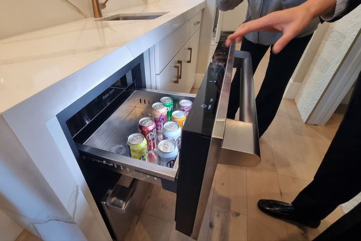 [라스베이거스=뉴시스]이지용 기자 = 미국 라스베이거스 스프링밸리 내 LG전자 SKS 모델 하우스에 설치된 아일랜드 냉장고. 2026.01.07. leejy5223@newsis.com *재판매 및 DB 금지