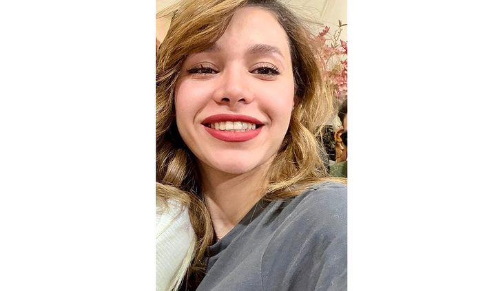 [서울=뉴시스] 지난 8일(현지 시간) 이란 테헤란에서 시위 참가 후 머리에 총격을 맞고 사망한 것으로 전해진 샤리아티대 섬유·패션 디자인학과 학생 루비나 아미니안(23). (사진=IHR 웹사이트 갈무리) 2026.01.11. *재판매 및 DB 금지