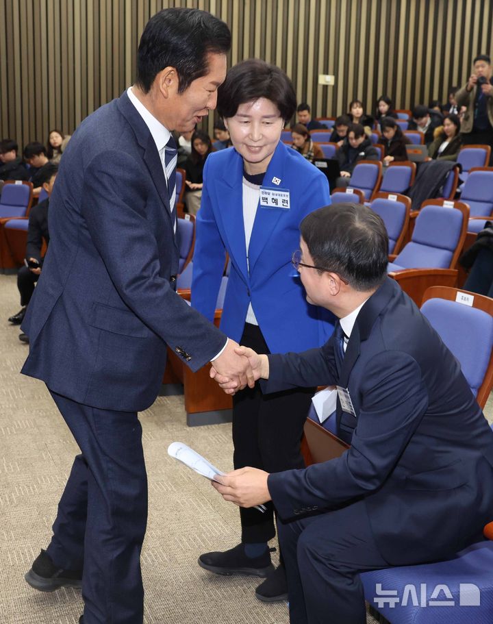 與 원내대표 선거 과반 득표 없어…한병도·백혜련 결선투표