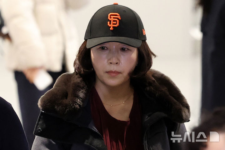 '공천헌금 1억' 김경, 경찰 출석…돈 건넨 목적·행방 조사