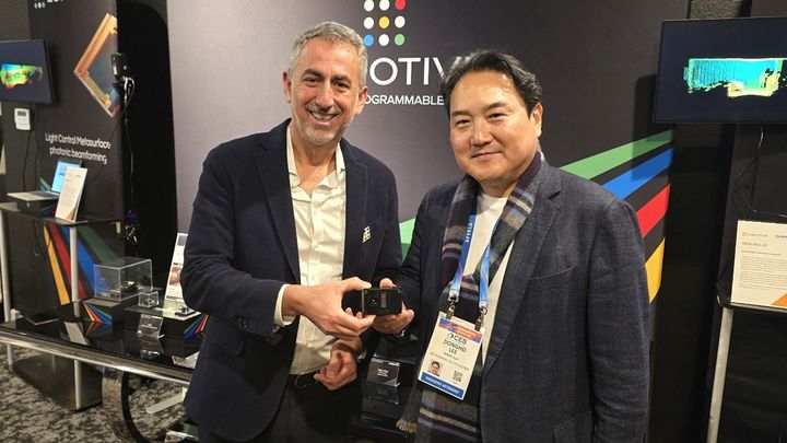 CES 2026에 참석한 샘 헤이다리 루모티브 최고경영자와 이동호 나무가 대표. (사진=나무가) *재판매 및 DB 금지