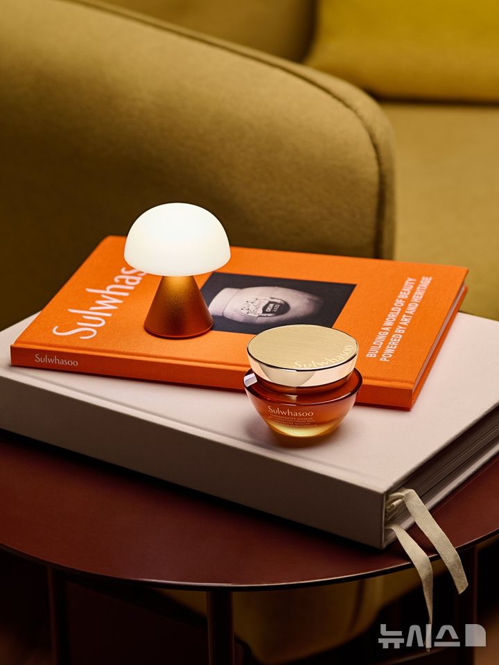 [서울=뉴시스] 아모레퍼시픽의 뷰티 브랜드 설화수가 이달 25일까지 자음생 럭셔리 뷰티 페어 행사를 진행한다고 12일 밝혔다. 사진은 설화수 이미지. (사진=아모레퍼시픽 제공) 2026.01.12. photo@newsis.com