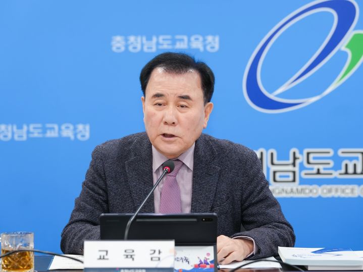 [홍성=뉴시스] 김지철 충남교육감 주간업무보고회의 진행 모습. *재판매 및 DB 금지