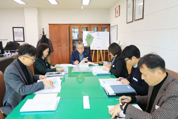 [함양=뉴시스] 경남 함양군 양상호 부군수, 부서별 현안 업무보고. (사진=함양군 제공) 2026.01.12. photo@newsis.com *재판매 및 DB 금지