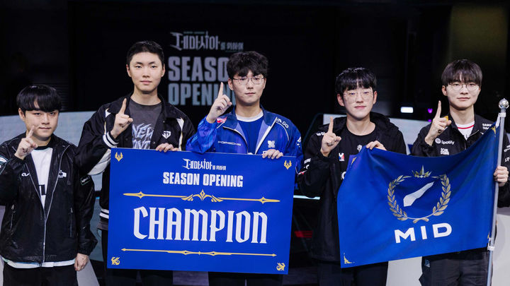 [서울=뉴시스] '페이커' 이상혁, '스카웃' 이예찬, '유칼' 손우현, '쵸비' 정지훈, '쇼메이커' 허수로 구성된 팀 미드가 지난해 이어 올해도 리그 오브 레전드 시즌 오프닝에서 우승을 차지했다. (사진=라이엇 게임즈 제공) *재판매 및 DB 금지