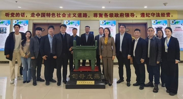 [서울=뉴시스] 유현승 시지메드텍 대표이사(왼쪽에서 5번째)와 자오징 부창제약 부이사장(오른쪽에서 6번째)이 중국 부창제약 본사에서 리조멧의 중국 사업 협력 방안에 대한 논의를 마치고 기념촬영을 진행했다. (사진=시지메드텍 제공) 2026.1.12. photo@newsis.com *재판매 및 DB 금지