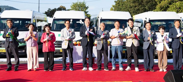 [구미=뉴시스] 수요응답형 행복버스 개통식. (사진=구미시 제공) 2026.01.12 photo@newsis.com *재판매 및 DB 금지
