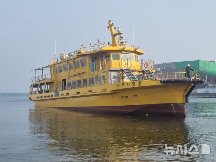 "기름 한 방울 안 써" 제주서 전국 최초 전기유람선