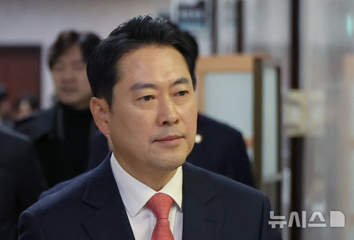 장동혁 "조국, 공천헌금·통일교 의혹 특검에 동참해달라"