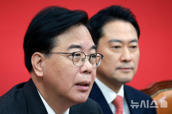 [서울=뉴시스] 고승민 기자 = 송언석 국민의힘 원내대표가 12일 서울 여의도 국회에서 열린 최고위원회의에서 발언하고 있다. 2026.01.12. kkssmm99@newsis.com