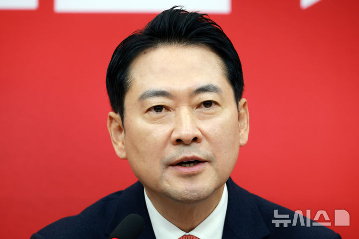 장동혁, 조국 향해 "공천헌금·통일교 의혹 특검 도입 동참해달라" [뉴시스Pic]