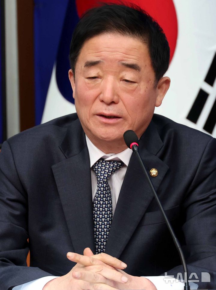 [서울=뉴시스] 조성봉 기자 = 강득구 더불어민주당 최고위원이 지난 12일 오전 서울 여의도 국회에서 열린 최고위원회의에서 발언을 하고 있다. 2026.01.12. suncho21@newsis.com