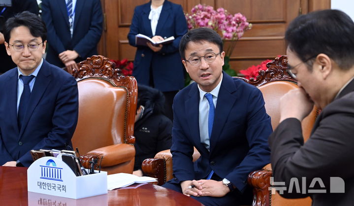 [서울=뉴시스] 조성봉 기자 = 한병도 더불어민주당 원내대표가 12일 오전 우원식 국회의장을 예방하고 모두 발언을 하고 있다. (공동취재) 2026.01.12. photo@newsis.com