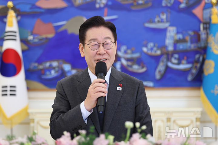 [서울=뉴시스] 고범준 기자 = 이재명 대통령이 12일 청와대 본관에서 열린 종교 지도자 초청 오찬 간담회에서 발언하고 있다. (청와대통신사진기자단) 2026.01.12. bjko@newsis.com