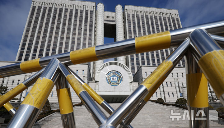 [서울=뉴시스] 김진아 기자 = 서울 서초구 서울중앙지방법원 청사. 2025.04.24. bluesoda@newsis.com