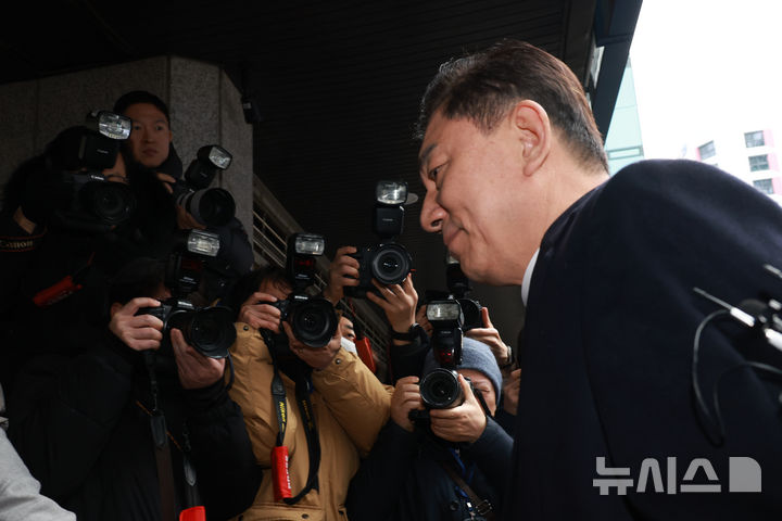 [서울=뉴시스] 고승민 기자 = 김병기 더불어민주당 의원이 12일 서울 여의도 당사에서 열린 윤리심판원 회의에 출석하고 있다. 2026.01.12. kkssmm99@newsis.com