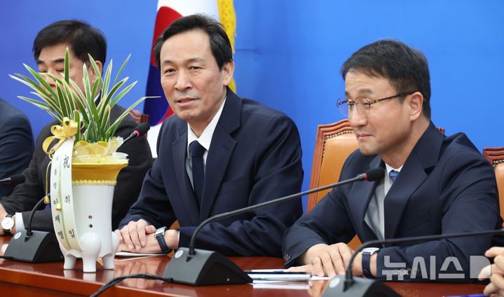 청와대 참모 10여명 지선 출마 가닥…조만간 정무라인 인사 개편