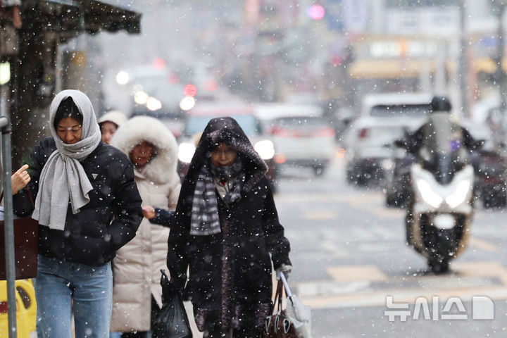 "퇴근길 빙판길 조심하세요"…수도권 눈