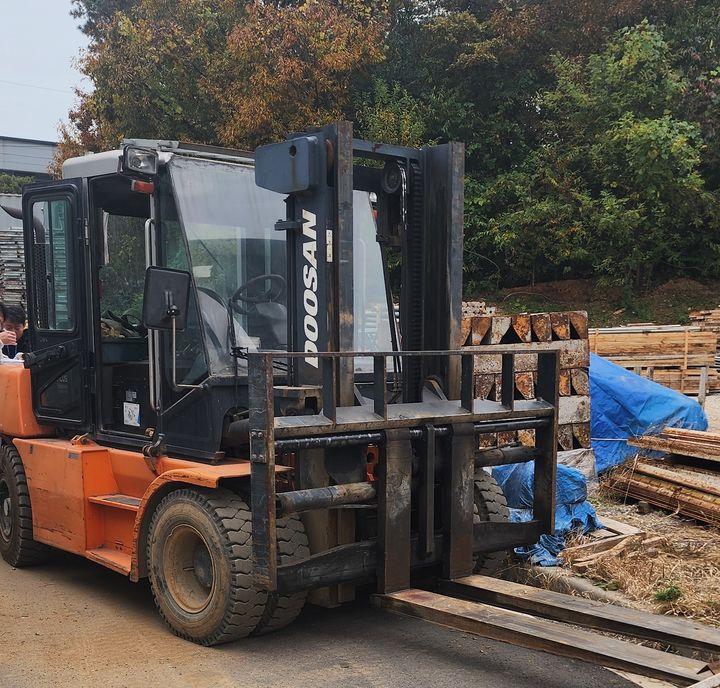 [수원=뉴시스] 지게차나 굴착기를 계속 사용하면서도 지방세를 내지 않는 고액체납 건설기계 업체들이 경기도 현장 수색에 적발됐다. (사진=경기도 제공) 2026.01.13.photo@newsis.com *재판매 및 DB 금지