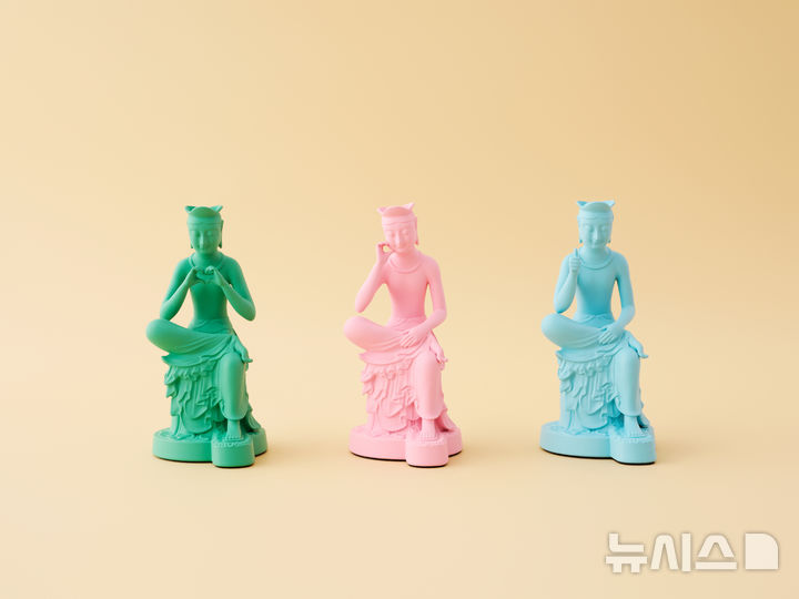 [서울=뉴시스] 국립박물관문화재단이 선보이는 박물관 상품브랜드 '뮷즈'의 '반가사유상 마음시리즈'. 국립박물관문화재단 제공