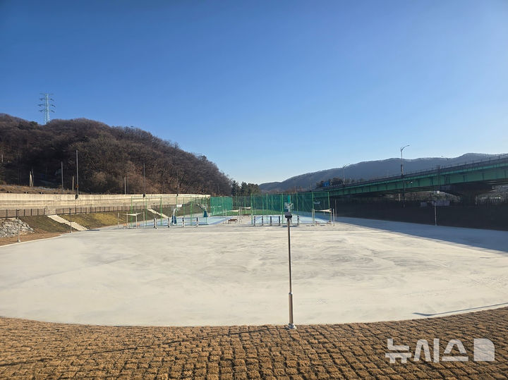[성남=뉴시스]성남시 판교 대장저류지에 조성한 다목적광장(사진=성남시 제공)2026.01.13photo@newsis.com