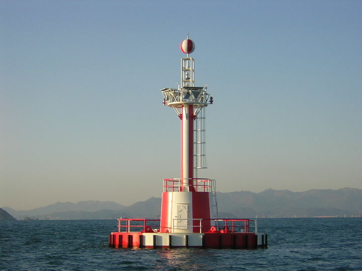 [부산=뉴시스] 신항 유도등부표. (사진=부산해양수산청 제공) 2026.01.13. photo@newsis.com *재판매 및 DB 금지