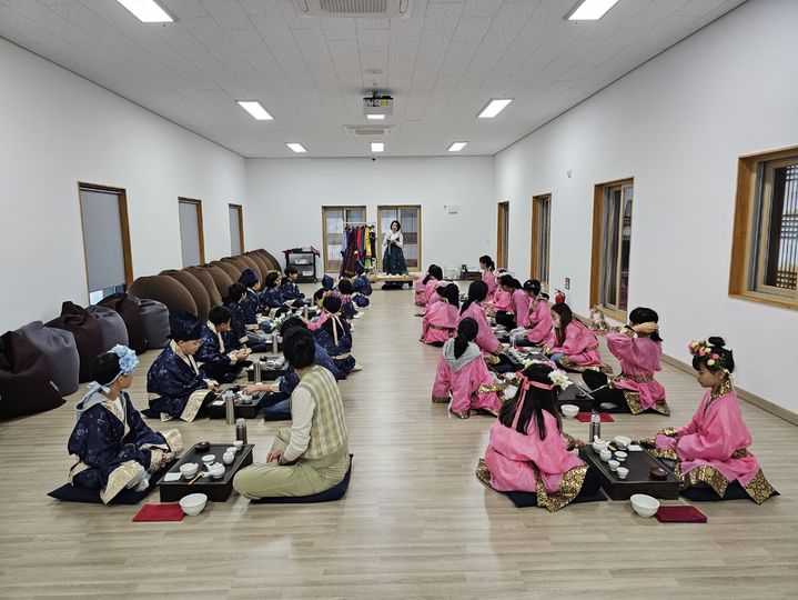 가족 체험형 교육프로그램 '백제랑 또 놀자' 운영 자료사진(익산시 제공) *재판매 및 DB 금지