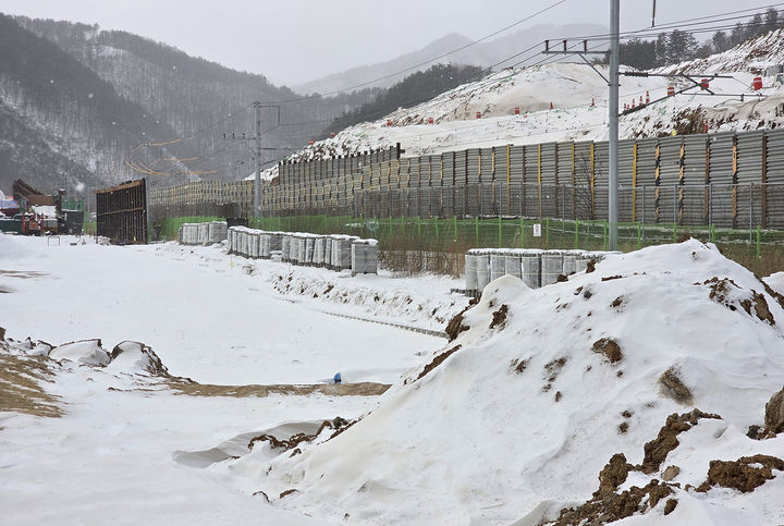 지난 12일 폭설에 뒤덮인 태백시 철암동 고터실산업단지 조성공사 현장.(사진=뉴시스) *재판매 및 DB 금지