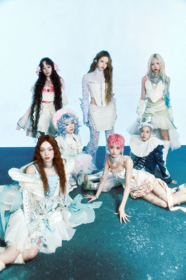 엑스지(XG), 그룹명 의미 '재정의'…첫 정규 발매 앞두고