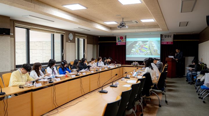 [홍성=뉴시스] 2026 태안국제원예치유박람회 서포터즈 ‘꽃네방네크루' 출범식 모습. *재판매 및 DB 금지