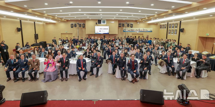 [과천=뉴시스] 과천문화원은 13일 2026년 신년 인사회를 열고 참석자들과 함께 미래 비전을 공유했다. (사진=과천시 제공).)2026.01.13photo@newsis.com