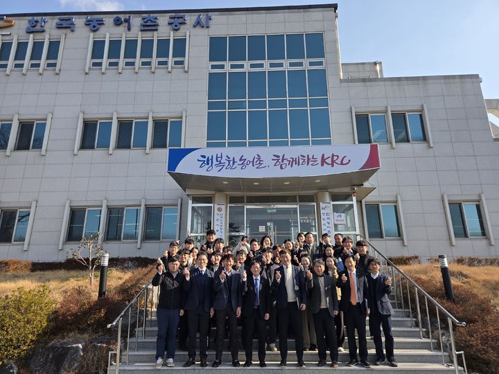 [창원=뉴시스]박찬희 한국농어촌공사 경남지역본부장, 창원지사 방문. (사진=농어촌공사 경남 제공) 2026.01.13.photo@newsis.com *재판매 및 DB 금지