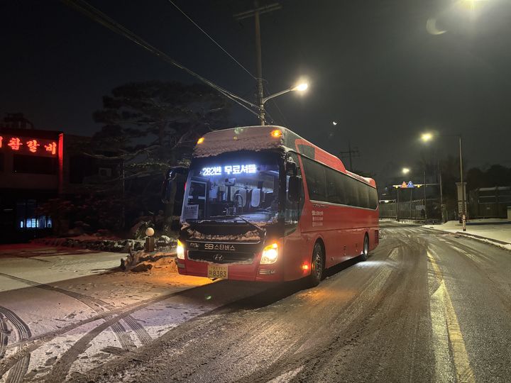 [남양주=뉴시스] 202번 대체 노선에 투입된 전세버스. (사진=남양주시 제공) 2026.01.13. photo@newsis.com *재판매 및 DB 금지