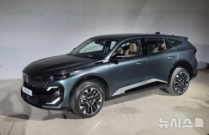 [서울=뉴시스] 박현준 기자 = 13일 르노코리아의 새로운 플래그십 크로스오버 '필랑트'가 서울 광진구 그랜드 워커힐에 전시되어 있는 모습. 2026.01.13. parkhj@newsis.com