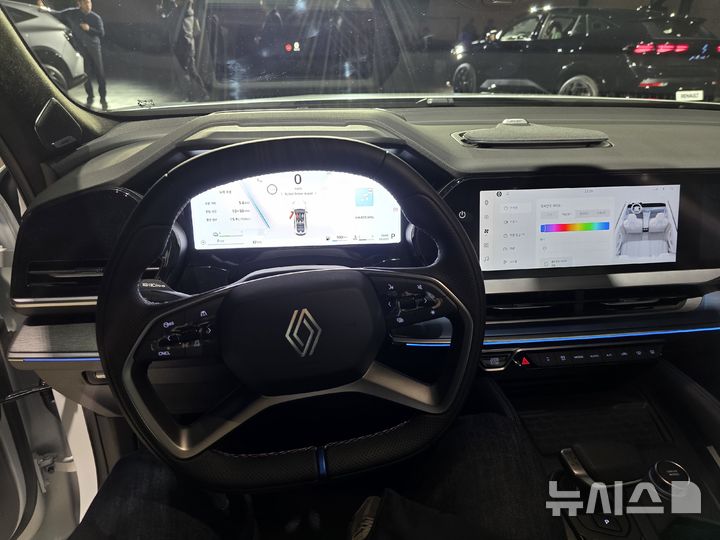 [서울=뉴시스] 박현준 기자 = 르노코리아의 새로운 플래그십 크로스오버 '필랑트'의 운전석 모습. 2026.01.13. parkhj@newsis.com