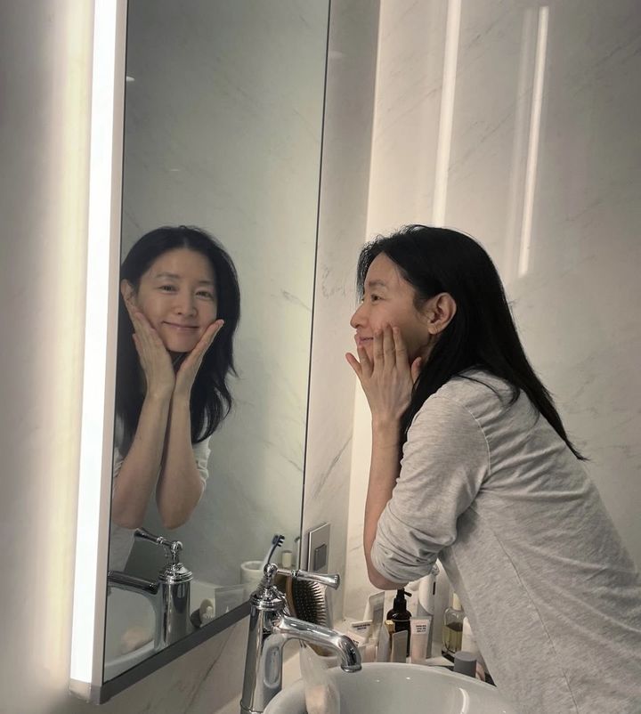 [서울=뉴시스] 배우 이영애. (사진=이영애 인스타그램 캡처) 2026.01.13. photo@newsis.com *재판매 및 DB 금지