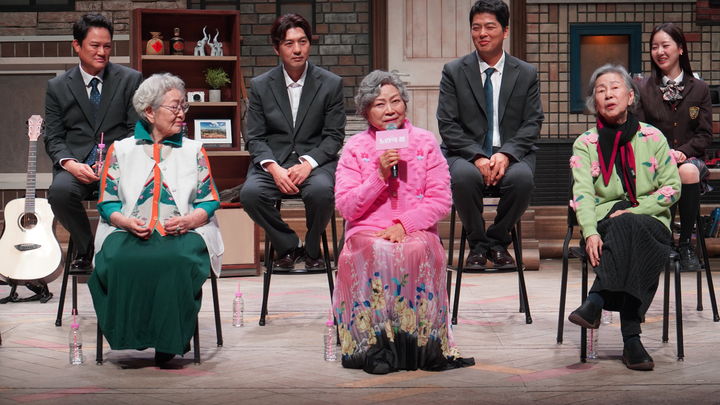 [서울=뉴시스] 13일 서울 강서구 LG아트센터 서울 U+스테이지에서 열린 '노인의 꿈' 기자간담회에 할머니 '춘애'역을 맡은 김영옥·김용림·손숙이 참석했다. (사진=수컴퍼니 제공) 2026.01.13. photo@newsis.com *재판매 및 DB 금지