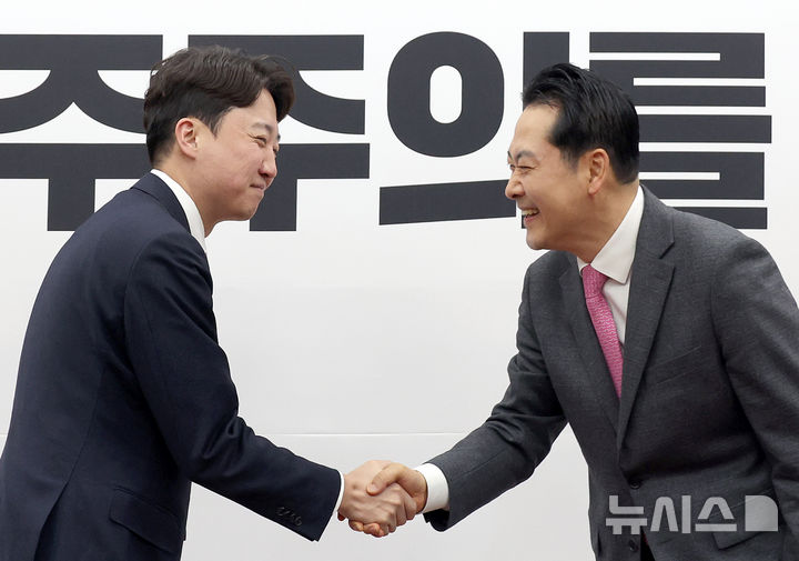 장동혁 "통일교·공천뇌물 특검 반드시 실시해야" 이준석 "함께 추진하자" [뉴시스Pic]